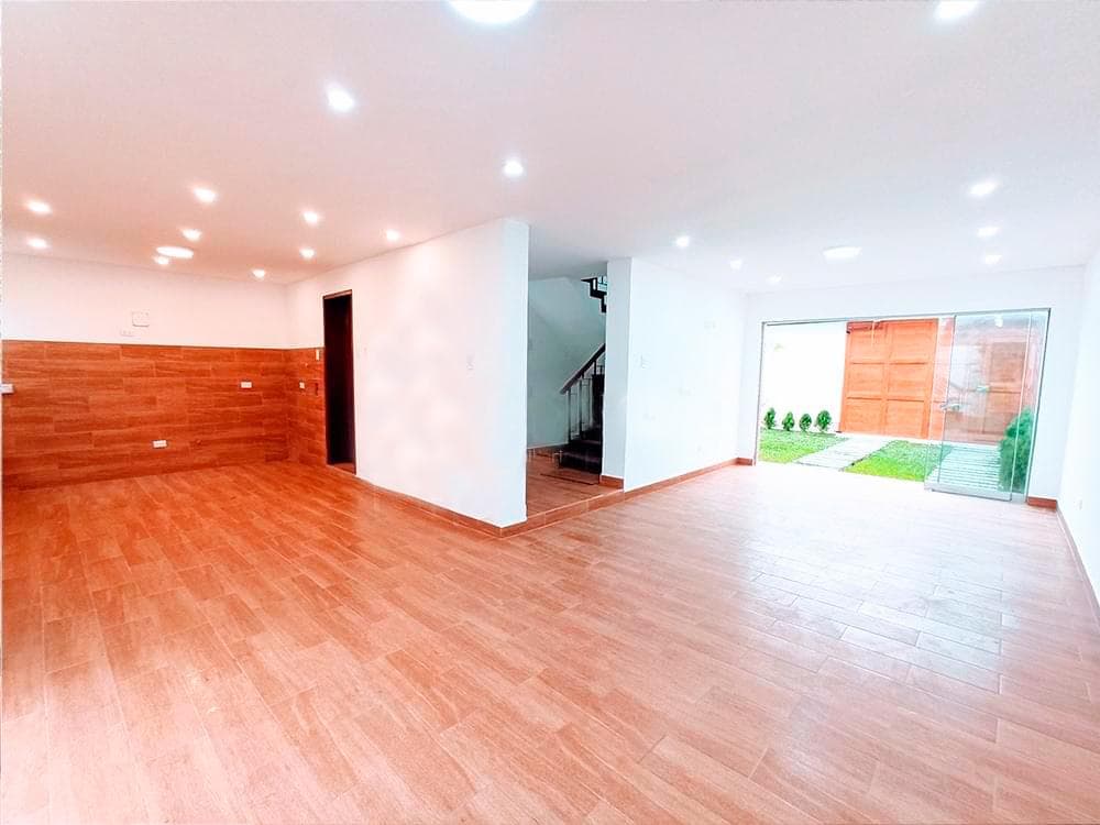 ALQUILER DE CASA IDEAL PARA OFICINAS - CERCA A UNIVERSIDAD SAN MARCOS - 1