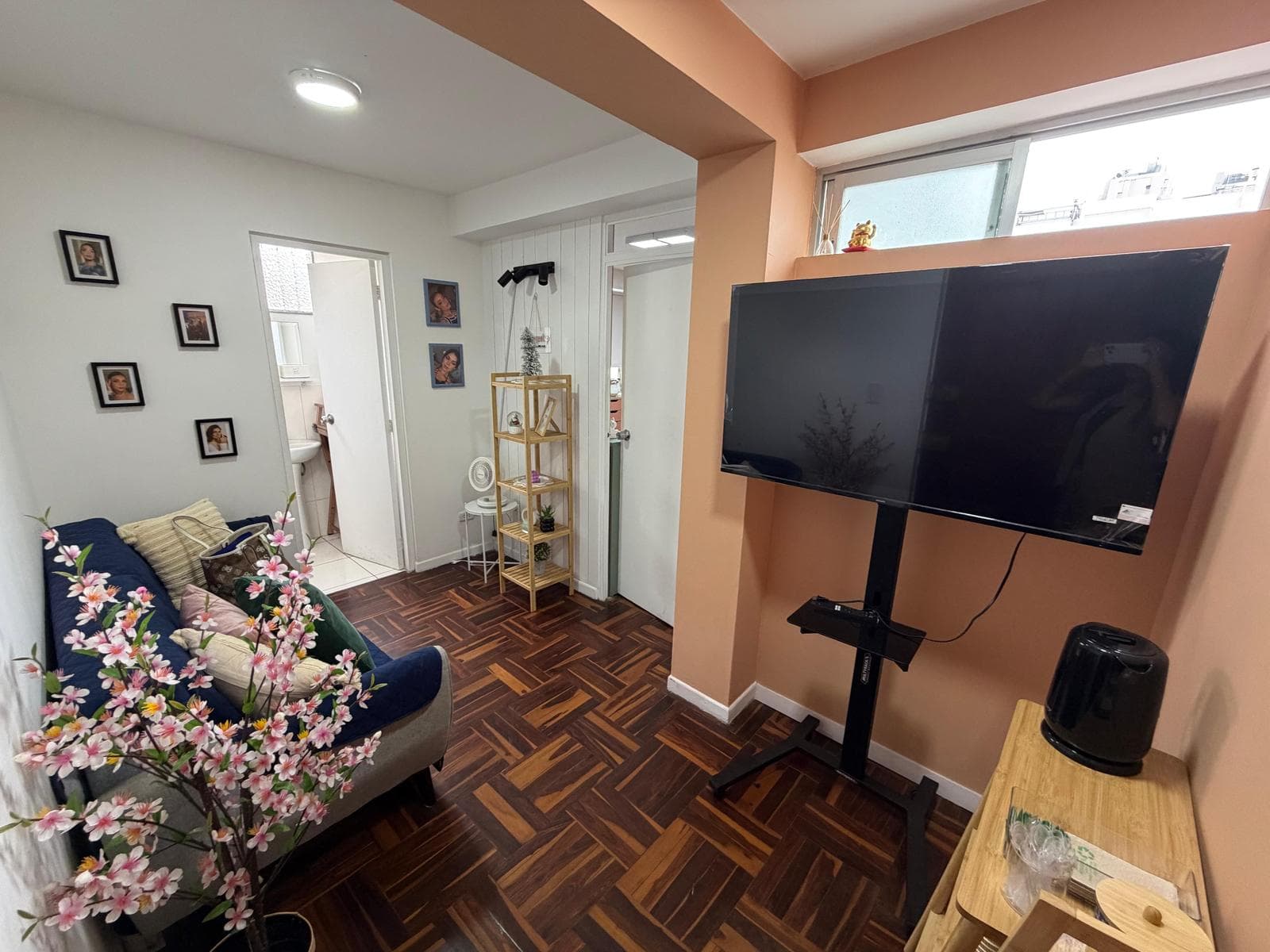 Alquiler De Oficina Como Local - Cerca Pque. Kennedy En Miraflores - 1