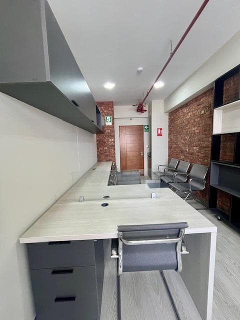 Oficina amoblada en alquiler - 1