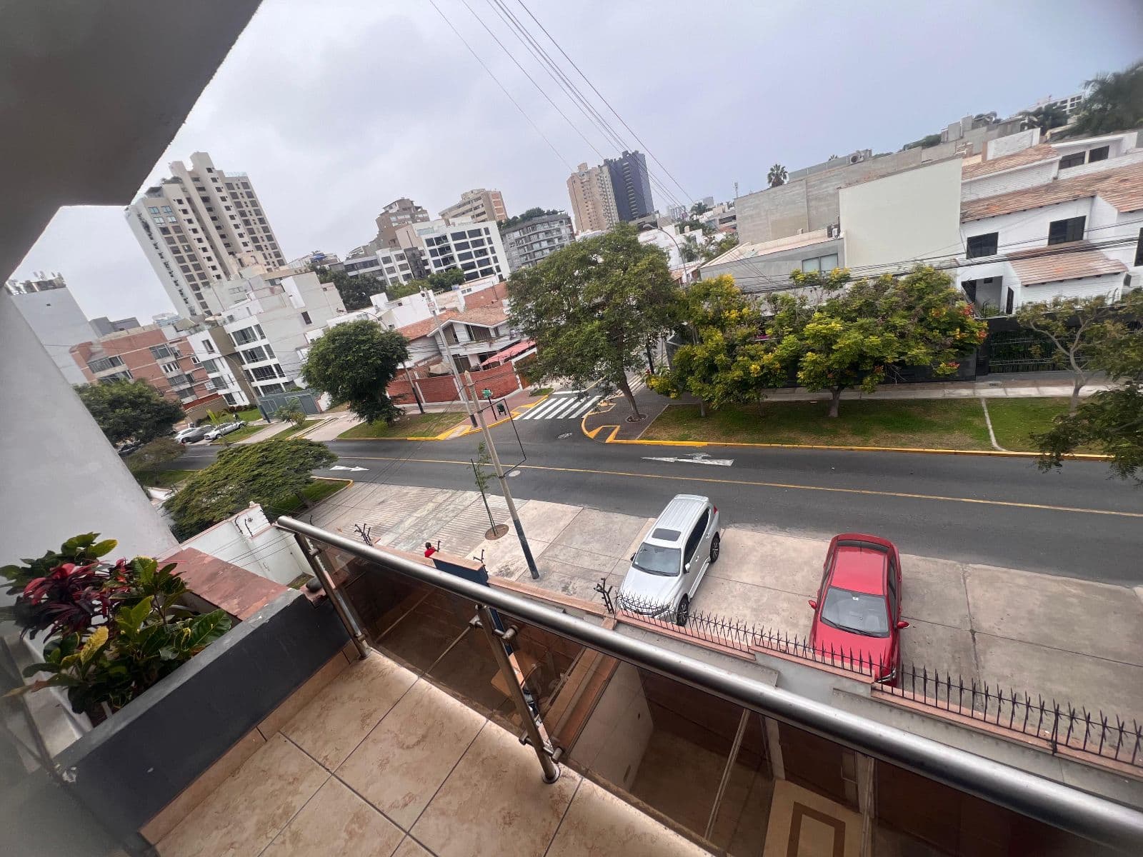 Alquiler de amplio departamento cerca al golf - 1