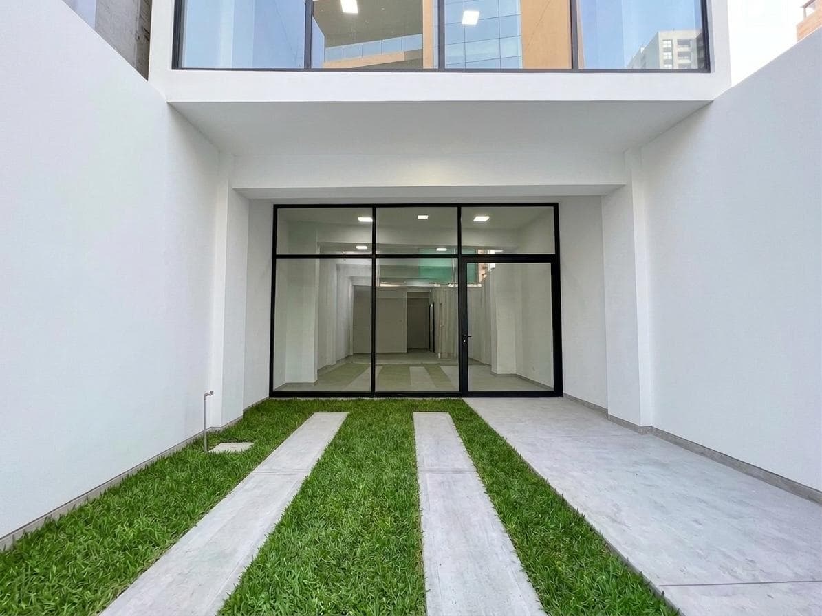 Ocasión!! Local comercial 450m2 estreno!! Miraflores - 1