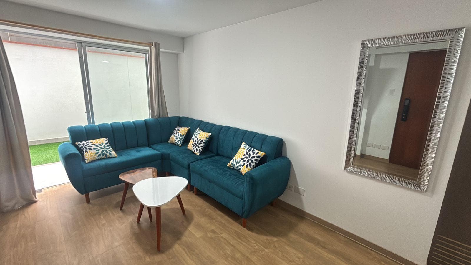 Se Vende Departamento Primer Piso con patio privado en San Miguel – 76 m² – Edificio tipo club - 1