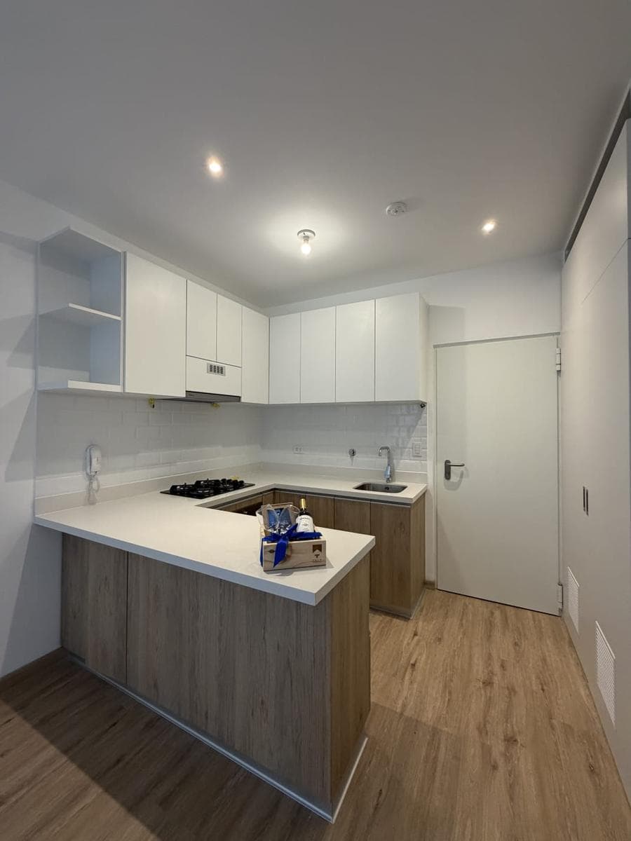 Se alquila departamento de estreno con estacionamiento en surco - 1