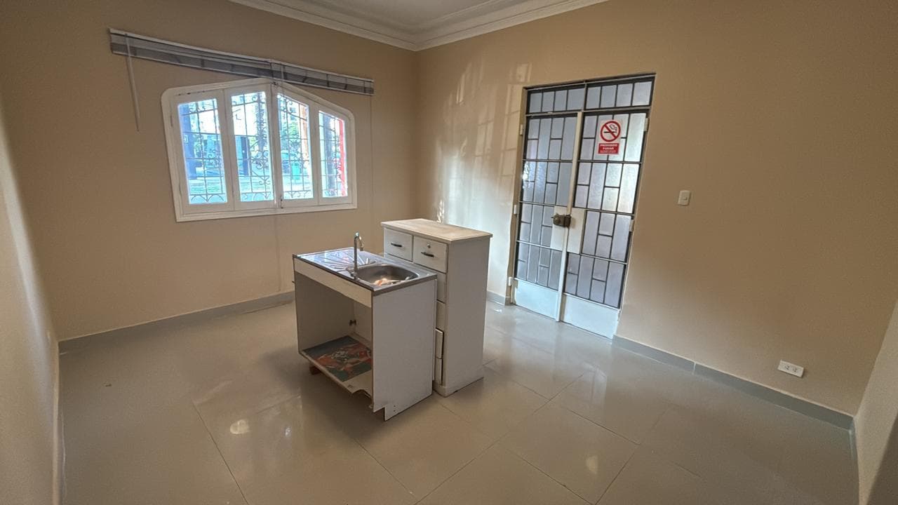 Se Alquila Local Comercial en Jesús María Primer Piso - 1