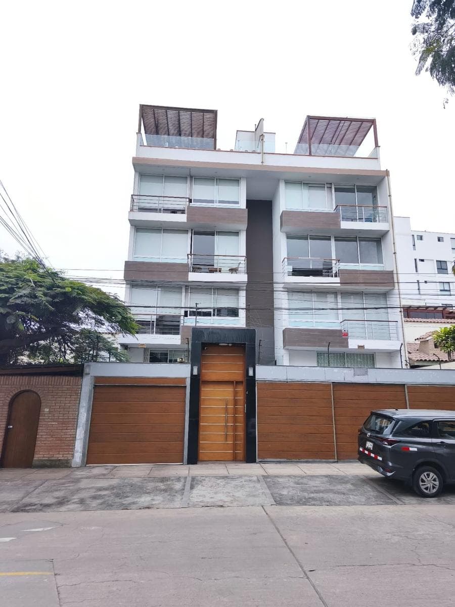 SE VENDE TRIPLEX DE 5 HABITACIONES 2 COCHERAS EN SURCO - 1