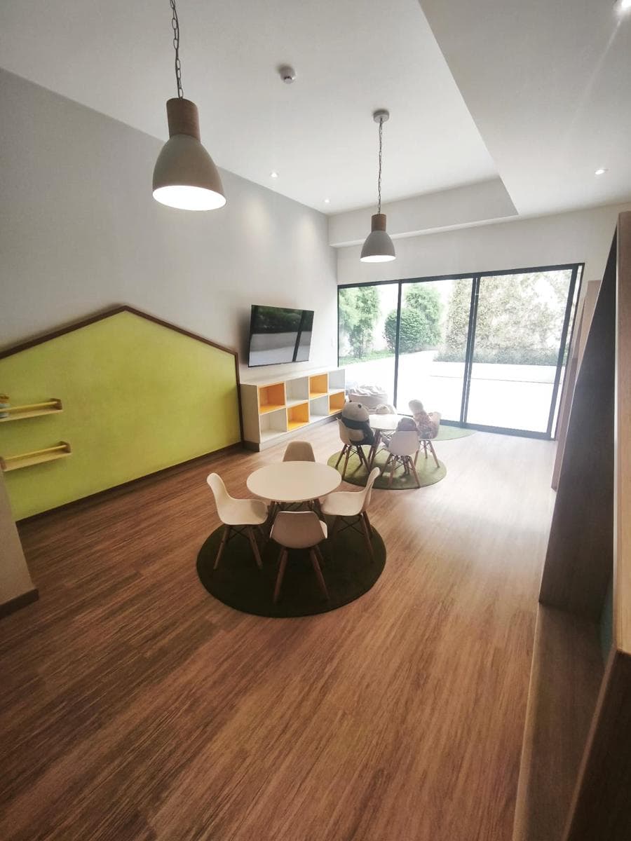 Departamento de 2 habitaciones+ cochera PRIMER PISO MIRAFLORES - 1