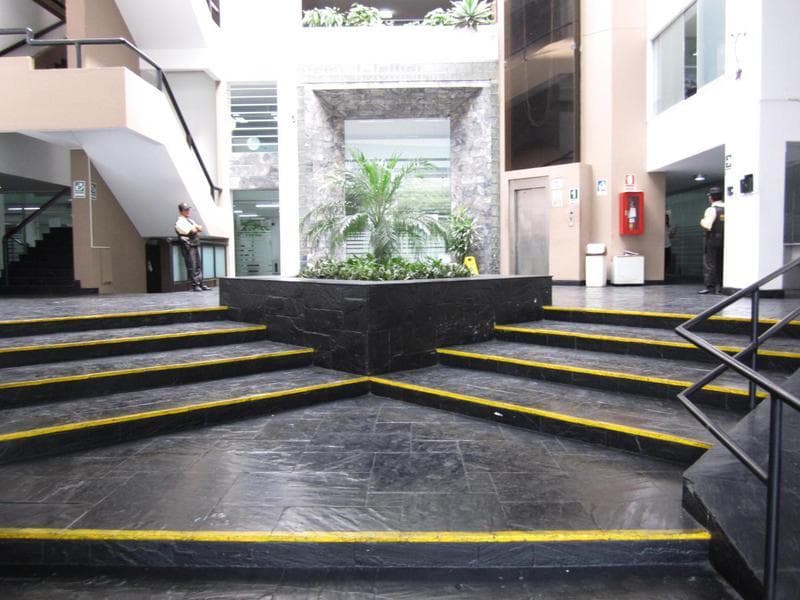 Oficinas amplias en San Isidro, Av. Dos de Mayo - 1