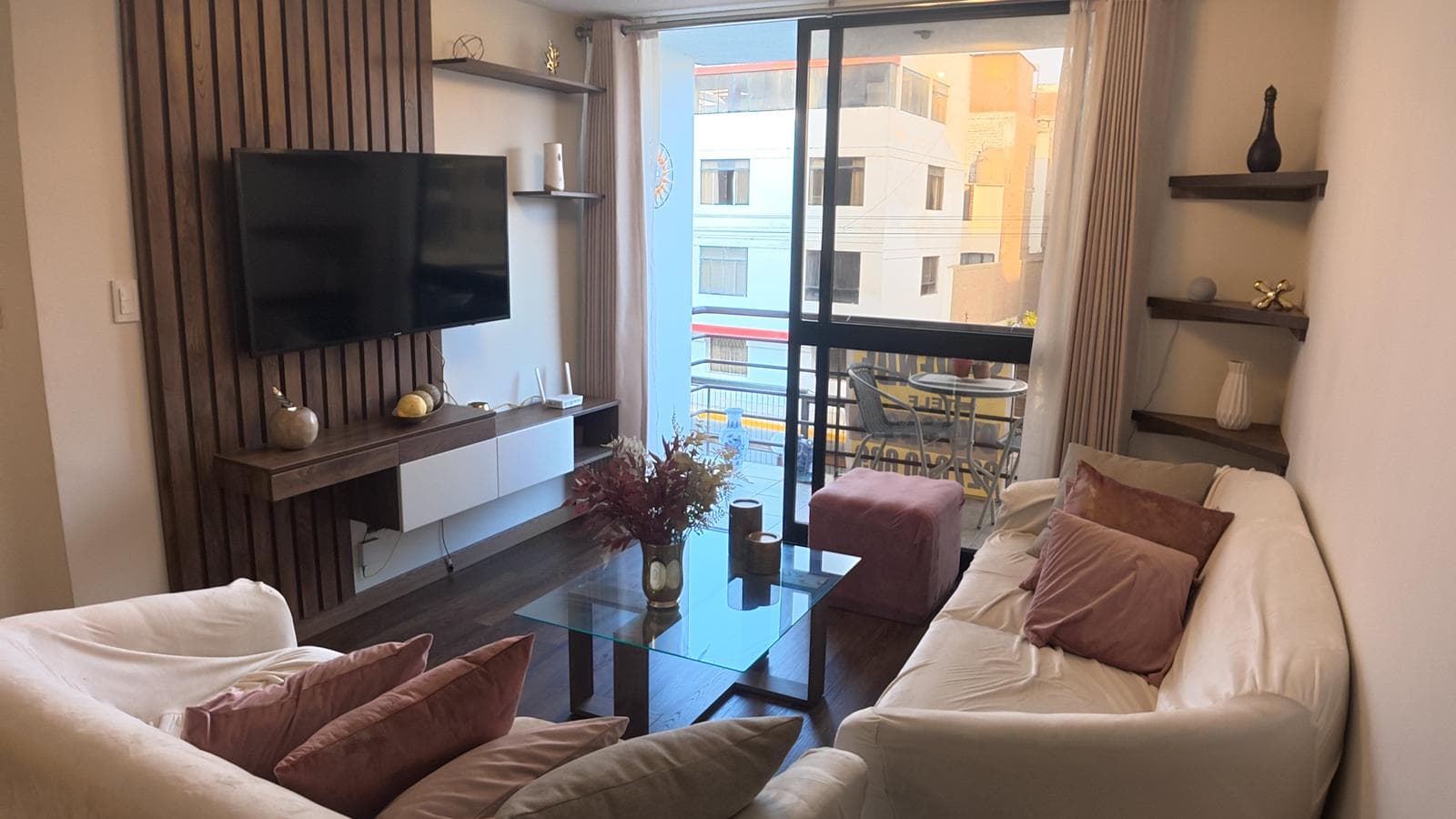 ¡REMODELADO TOTAL Y FRENTE A PARQUE! 3 Dormitorios - 2 Baños - Surco III - 1