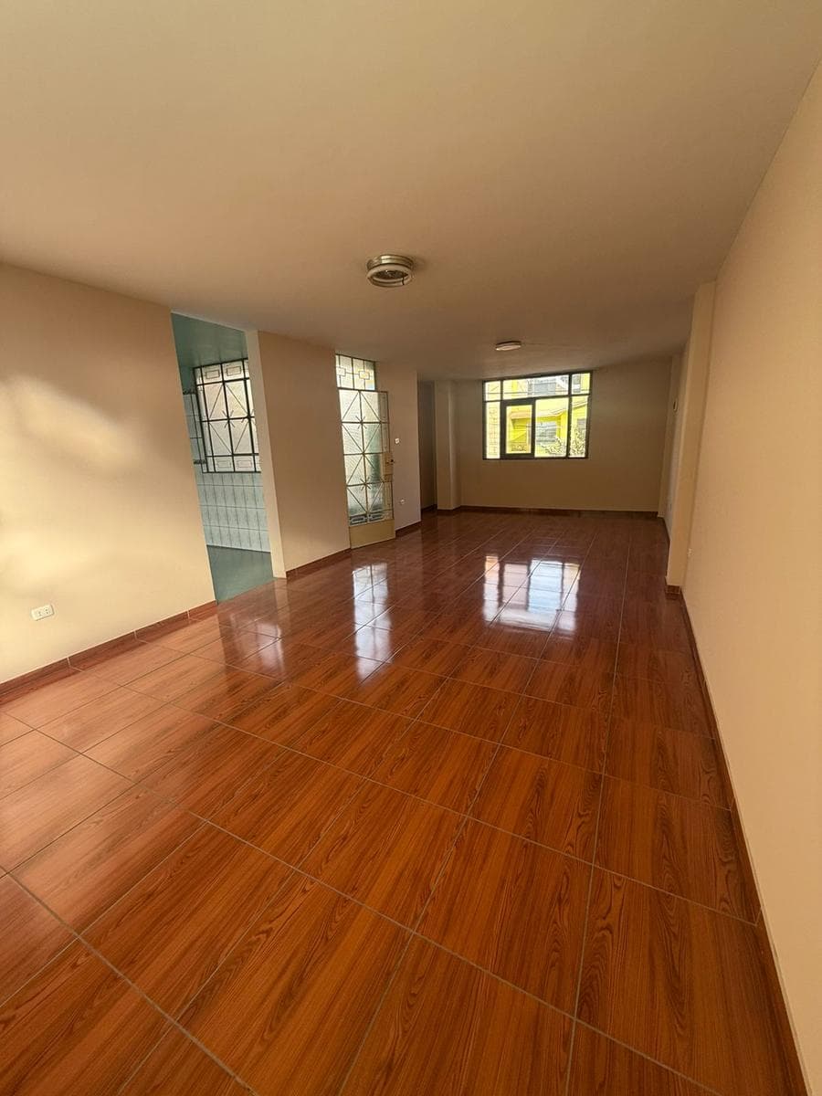Departamento en Venta en Los Olivos - 1