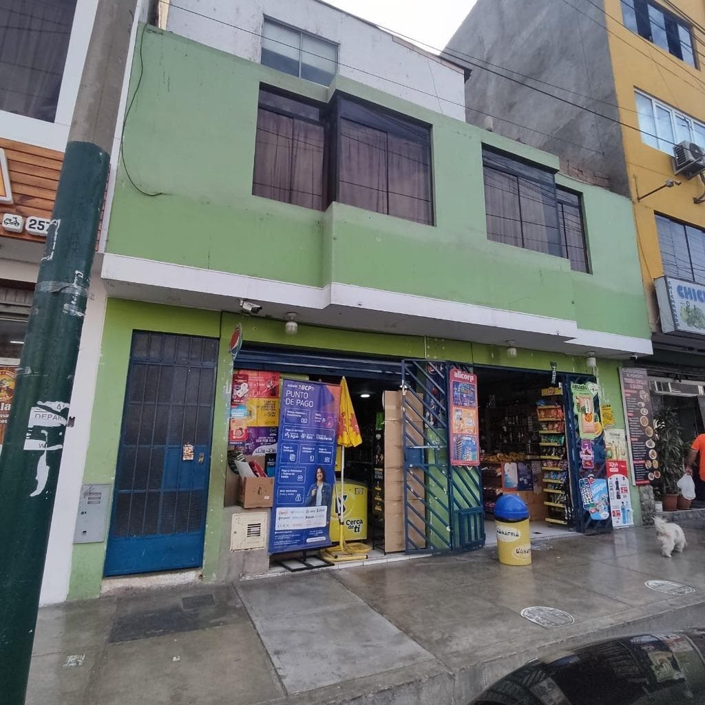 Venta de LOCAL COMERCIAL con DPTO en 2do piso y AREA LIBRE POSTERIOR para construir - 1