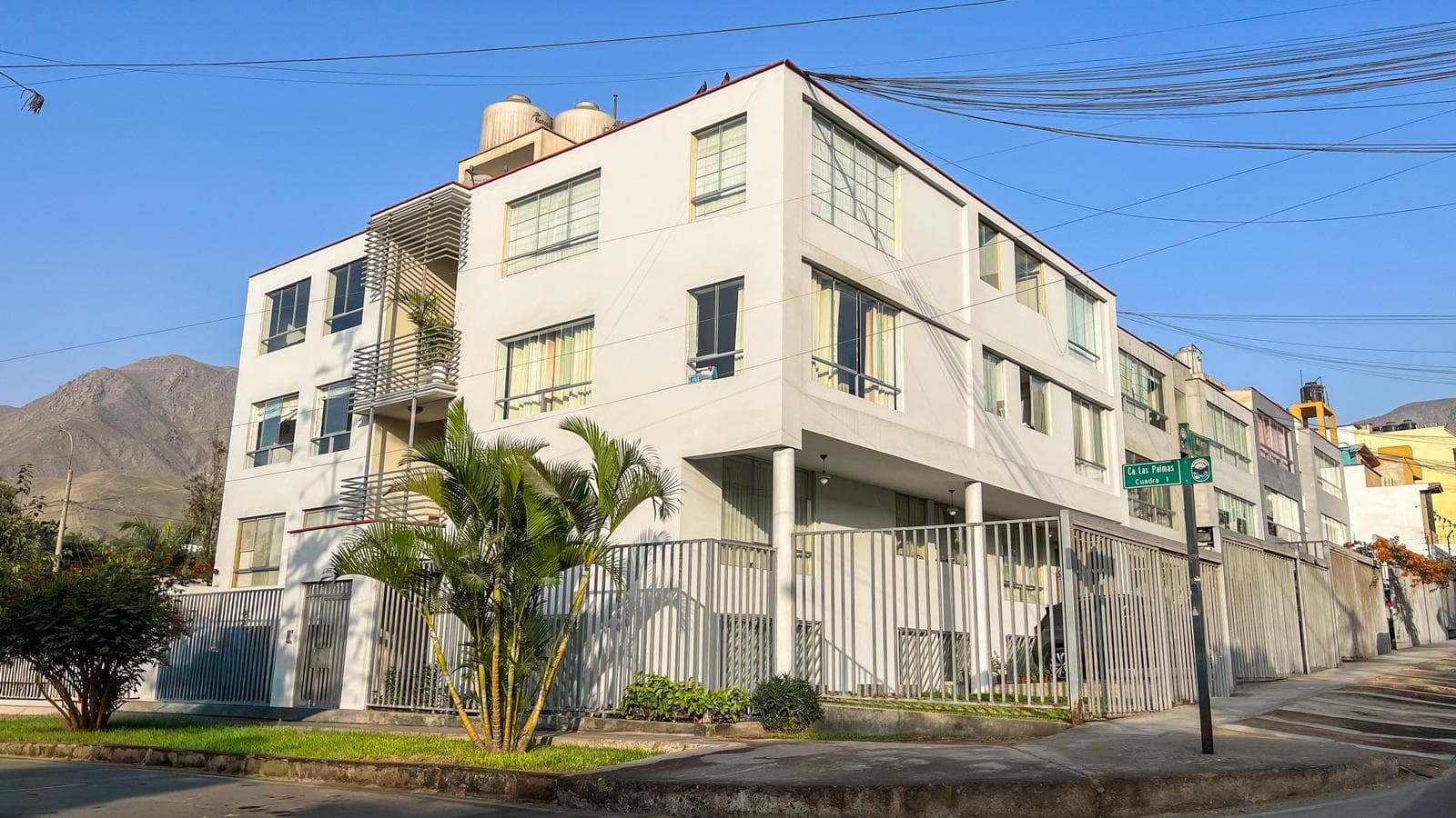 VENTA DE FLAT EN CALLE LAS PALMAS 104, URB. LA CAPILLA - 1