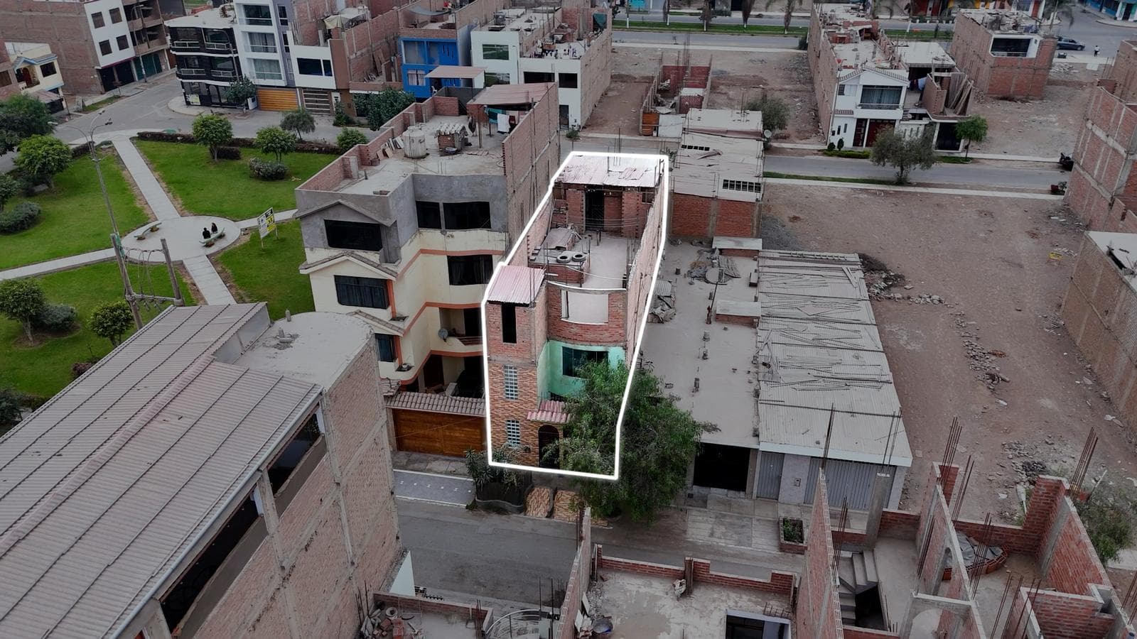 VENTA DE CASA 3 PISOS - SAN ANTONIO - CARABAYLLO - 1