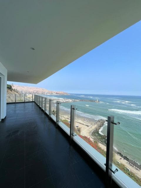 Vendo Lindo Departamento Flat en Malecón Castilla N 1XX, Piso 4, Barranco. - 1