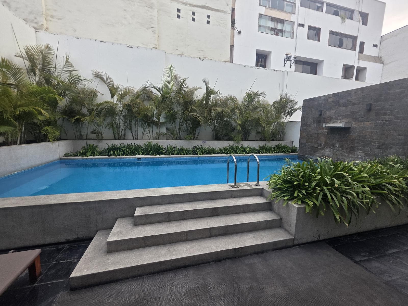 Departamento en venta de ocasión ideal para inversión en Barranco - 1