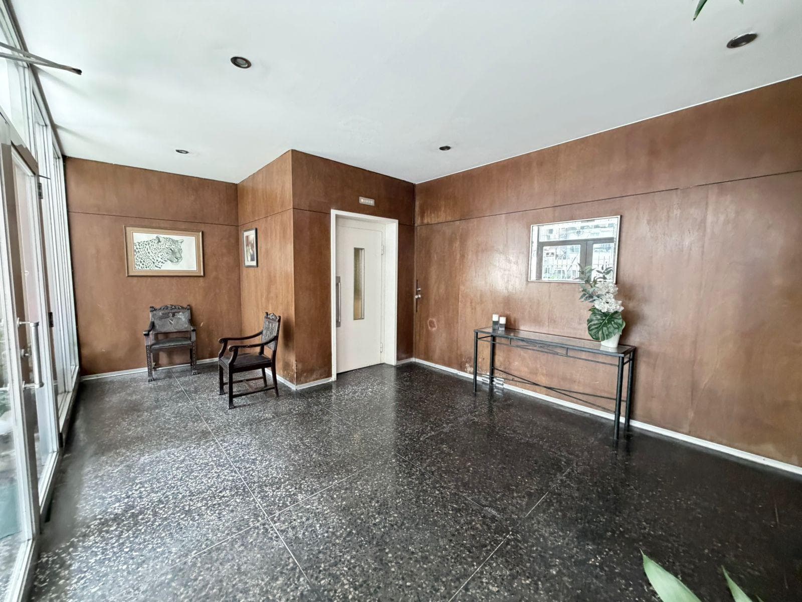 SE VENDE EDIFICIO COMPLETO EN EL CENTRO DE MIRAFLORES, ZONIFICACIÓN CM - 1
