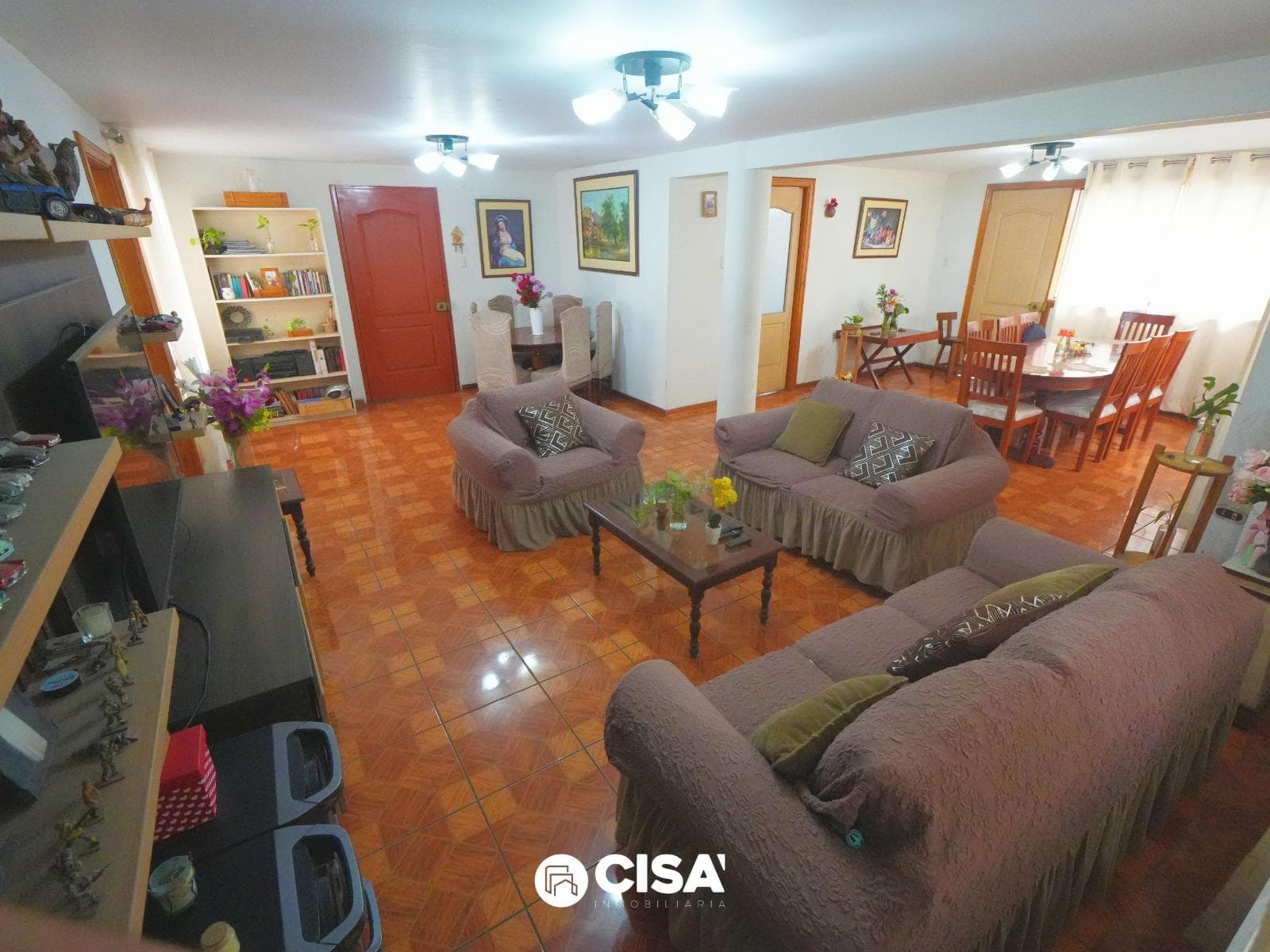 CASA EN ESQUINA EN VENTA – SAN JUAN DE LURIGANCHO | 200 m² | LOCAL COMERCIAL | 3 PISOS INDEPENDIENTES - 1