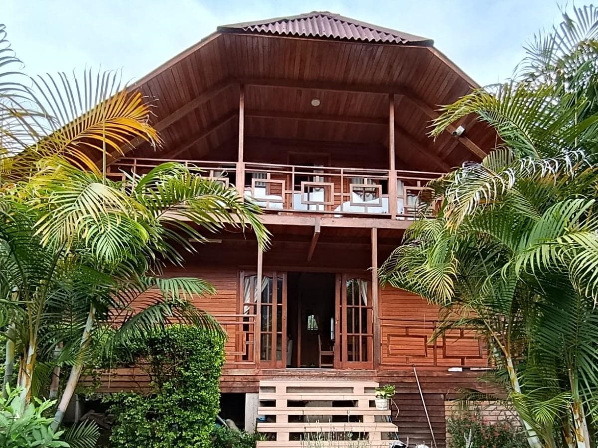 Se Vende Hospedaje de 2,000 m2 Auto Sostenible en Oxapampa Perú - 1