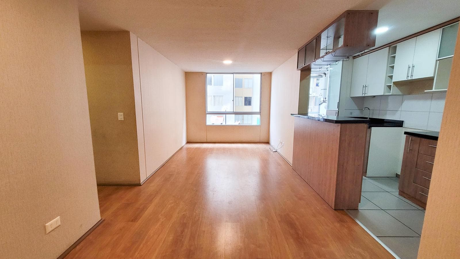Venta de departamento en Torre 13 – El Agustino - 1