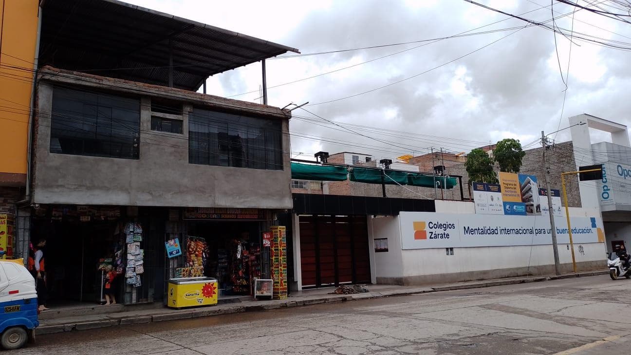 Propiedad de 2 Pisos con Local Comercial Jr. Huancas cerca Av. San Carlos - 1