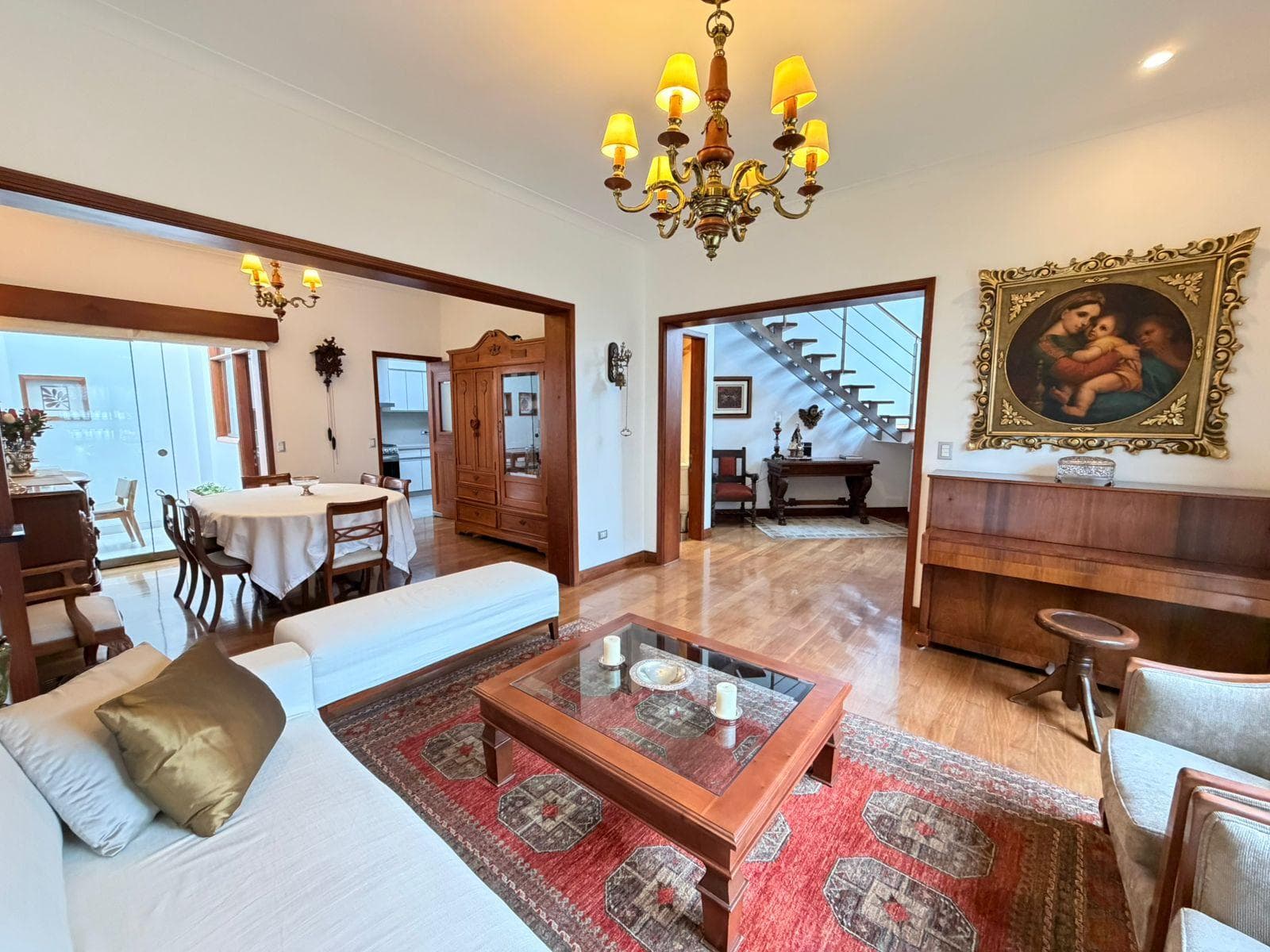 EXCLUSIVA CASA EN VENTA EN MIRAFLORES, SAN ANTONIO - 1