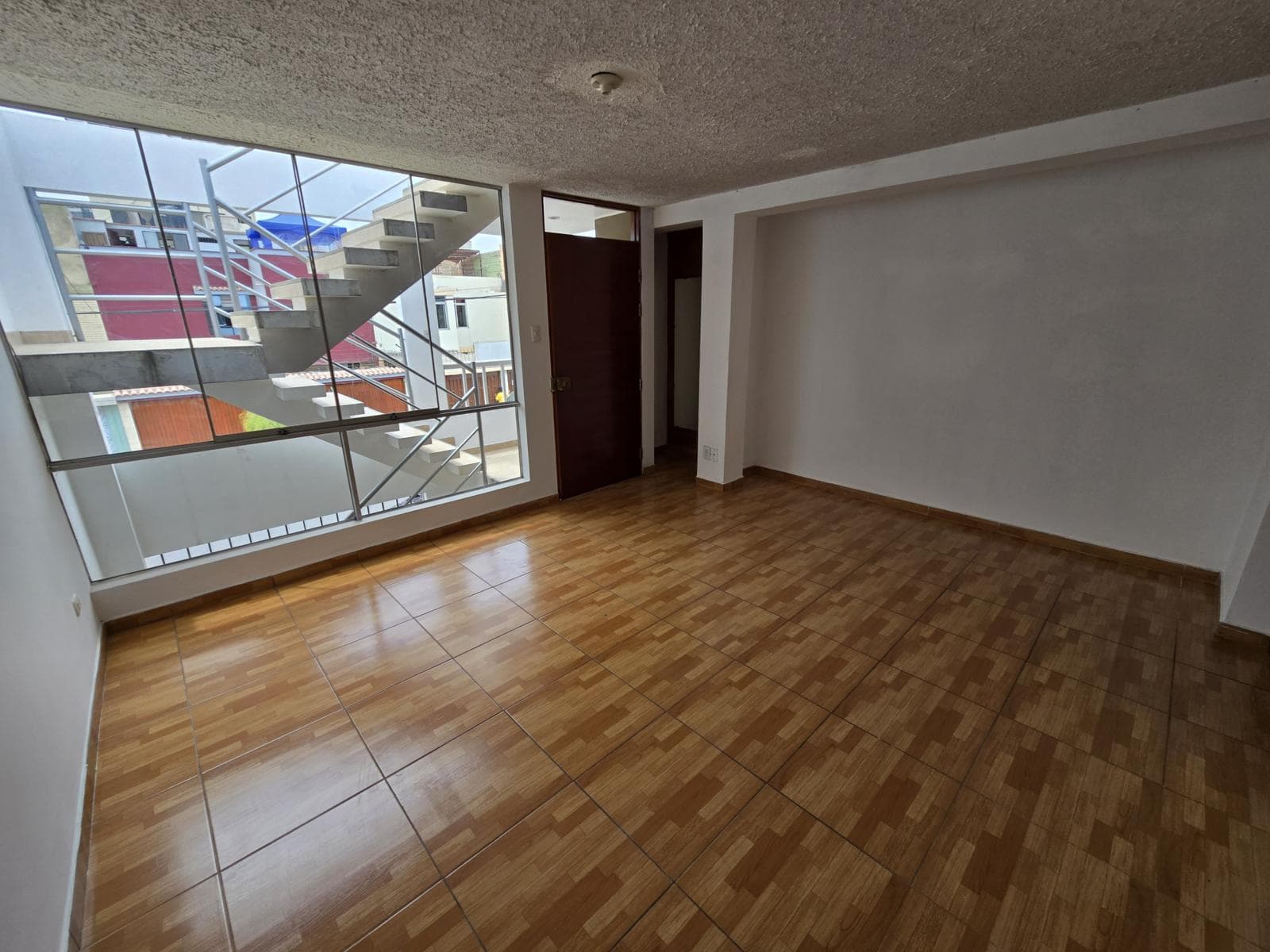 AMPLIO DEPARTAMENTO DE 180 m² EN 2DO PISO URB. SAN JOS BELLAVISTA - 1