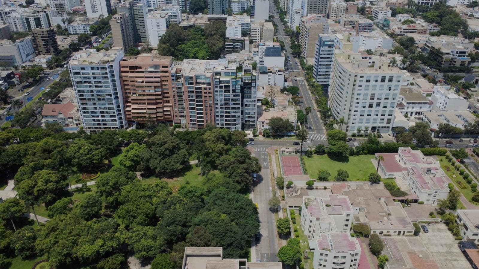 Alquiler Departamento de ESTRENO Amoblado Frente a Parque en San Isidro | 170 m² - 1