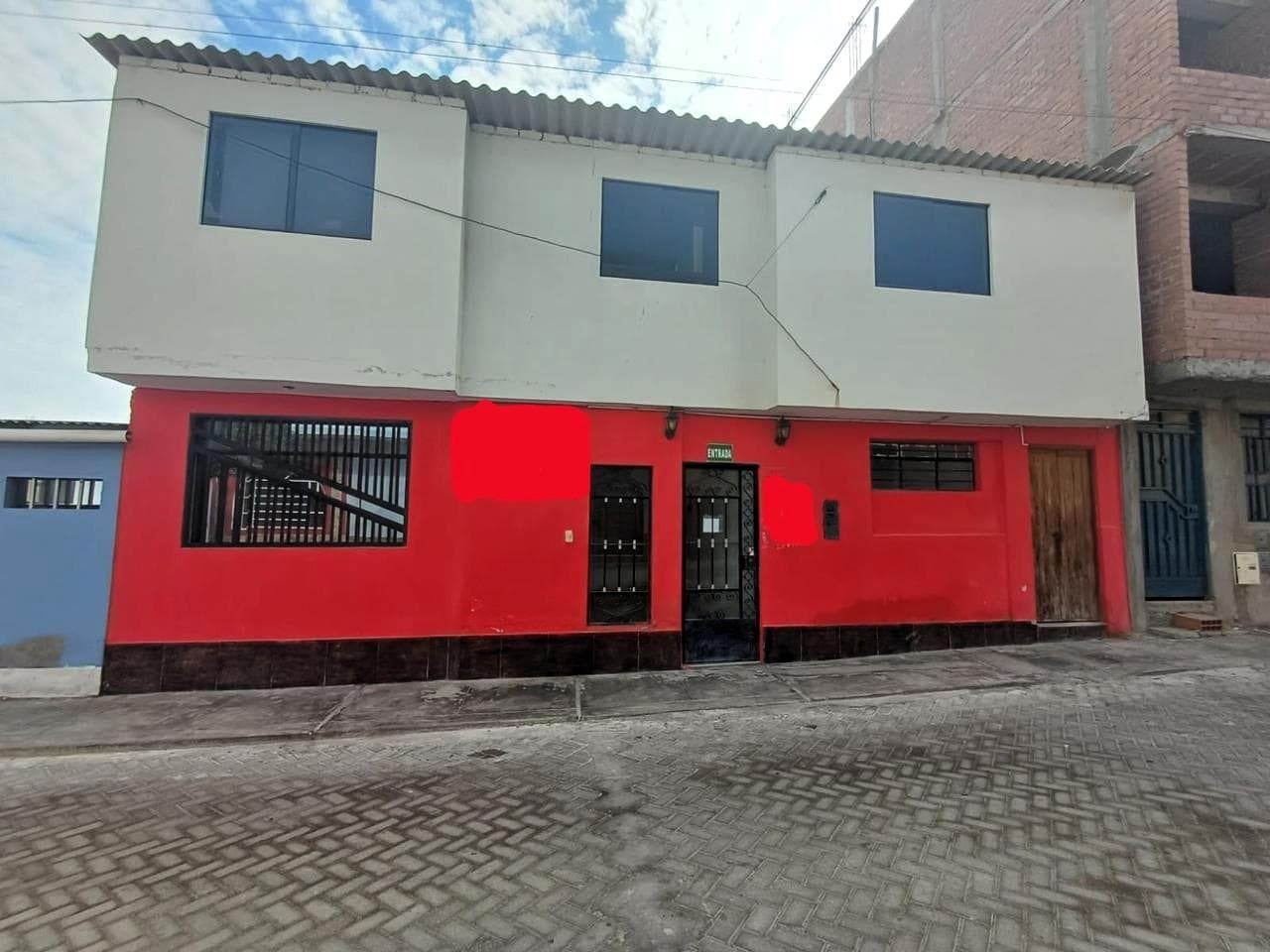 Venta de Casa de 2 pisos en Distrito de Pacasmayo - 1