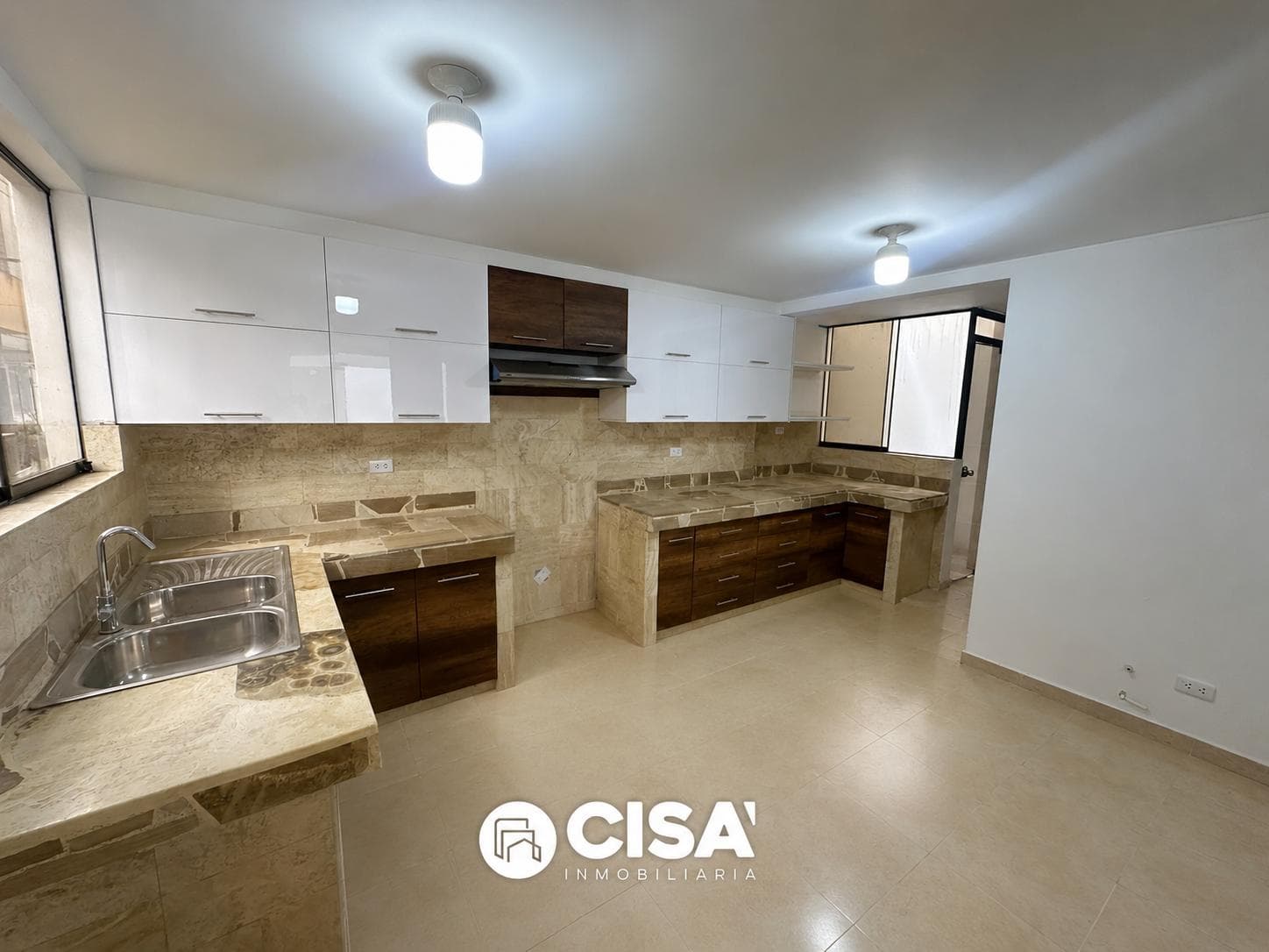 Vendo Moderna Casa Totalmente Remodelada en San Borja | Excelente Ubicación y Finos Acabados - 1