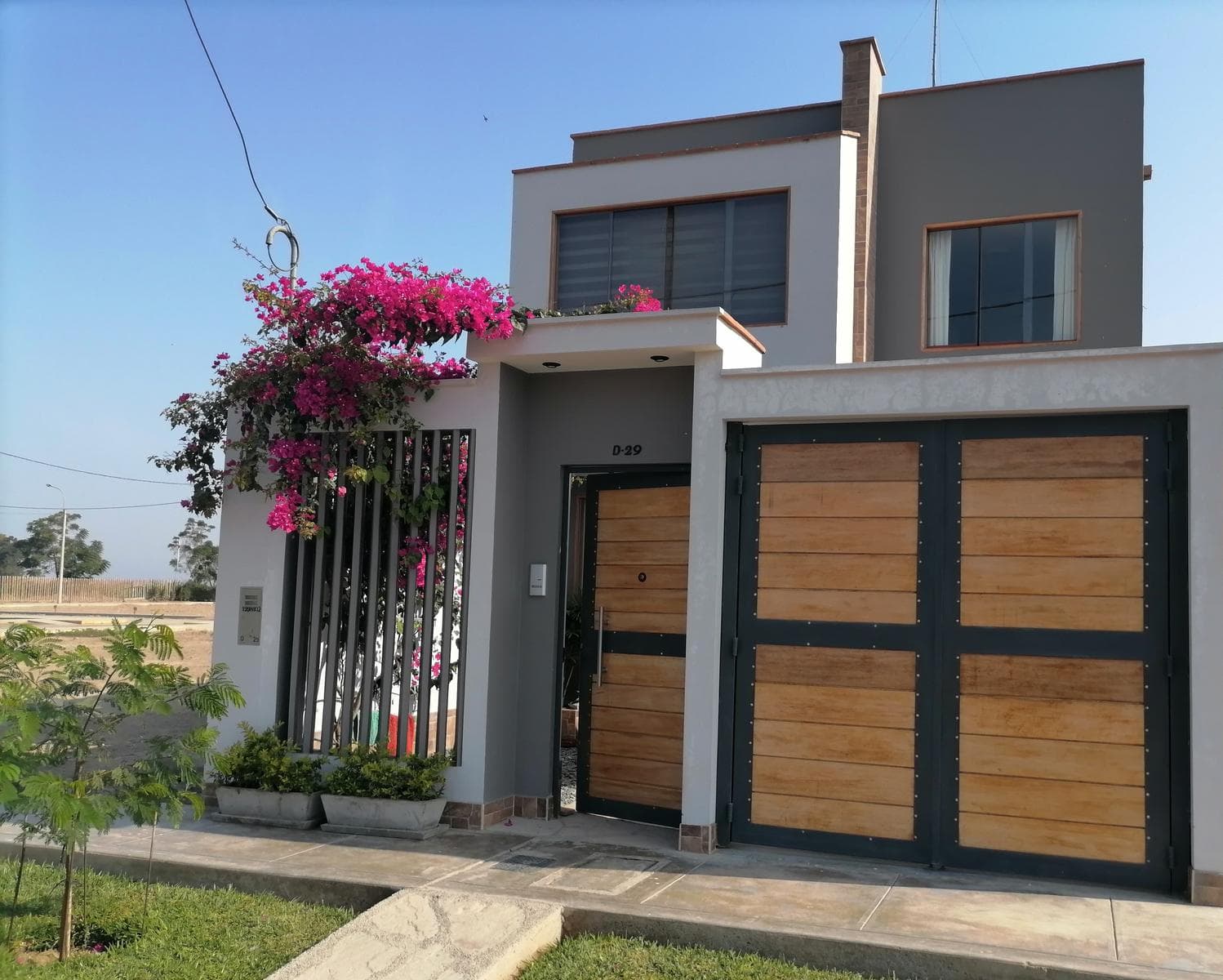 SE ALQUILA CASA MODERNA 2 PLANTAS FRENTE A PARQUE 4 HABITACIONES EN LA PLANICIE SAN BENITO CAÑETE - 1