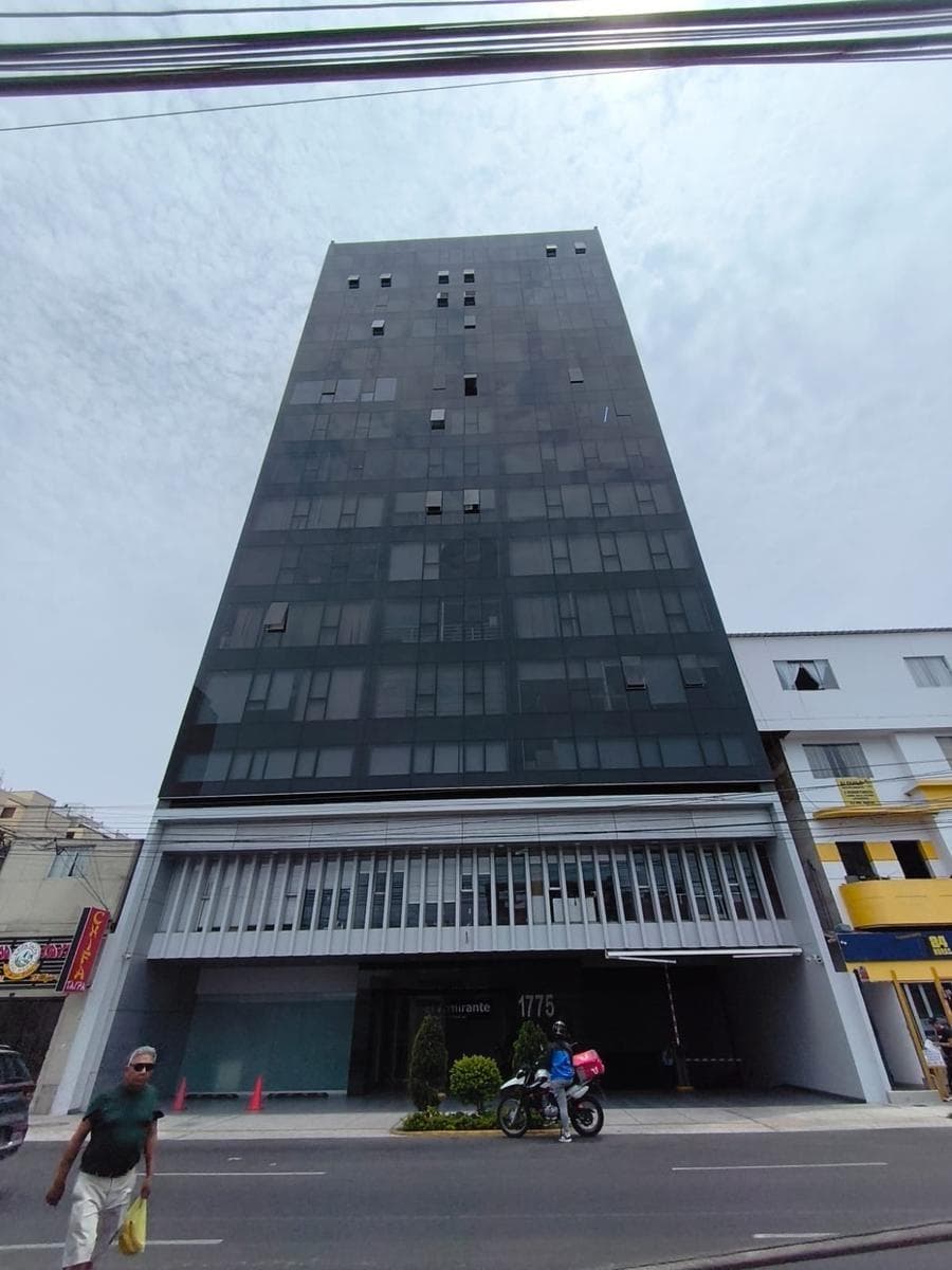 Local Comercial en Alquiler en Lince – 409 m² + 10 Estacionamientos en Av. Petit Thouars - 1