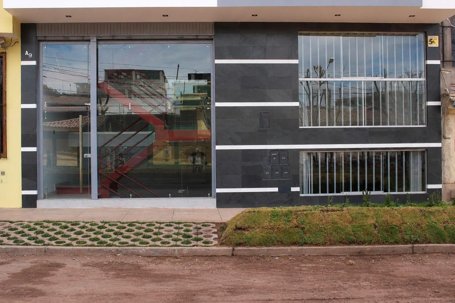 VENDO LOCAL COMERCIAL EN URBANIZACION PROGRESO, AV. TUPAC AMARU - 1