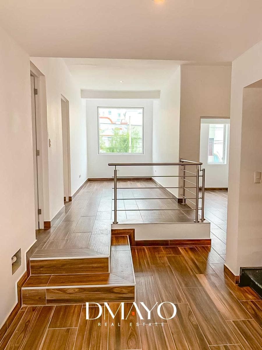 Casa en VENTA en la mejor zona de Miraflores TOTALMENTE REMODELADA, 12 dormitorios c/u con baño - 1