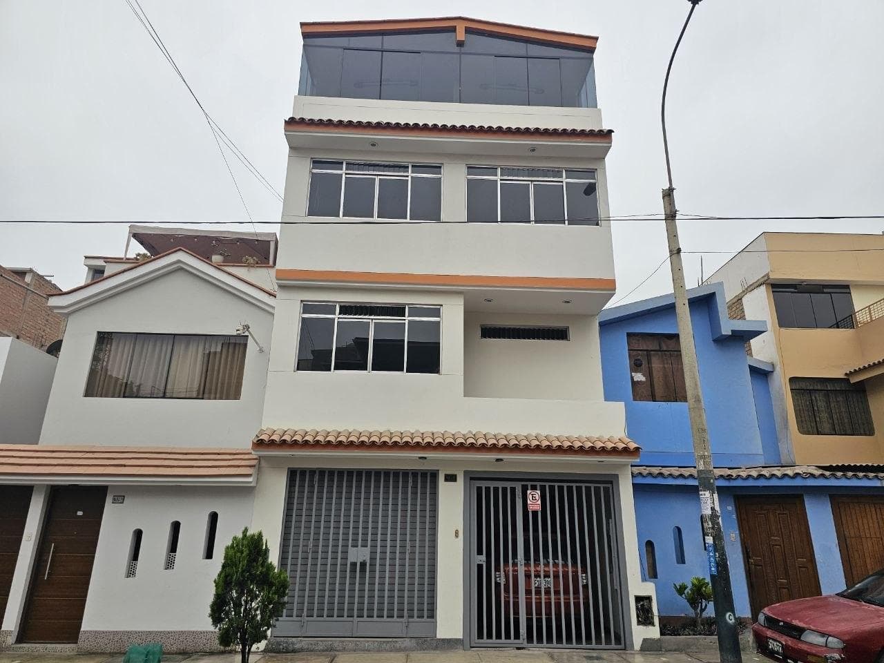 VENTA CASA 4 PISOS A.C. 292.71m2 URB. LEONOR Y LEALTAD SURCO - 1