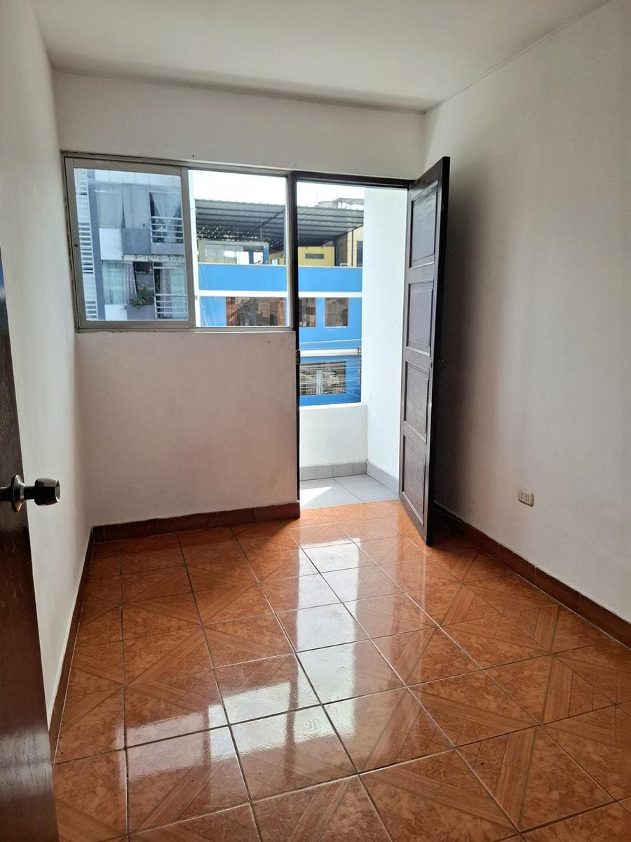 Alquiler de habitación con balcón en San Luis - 1