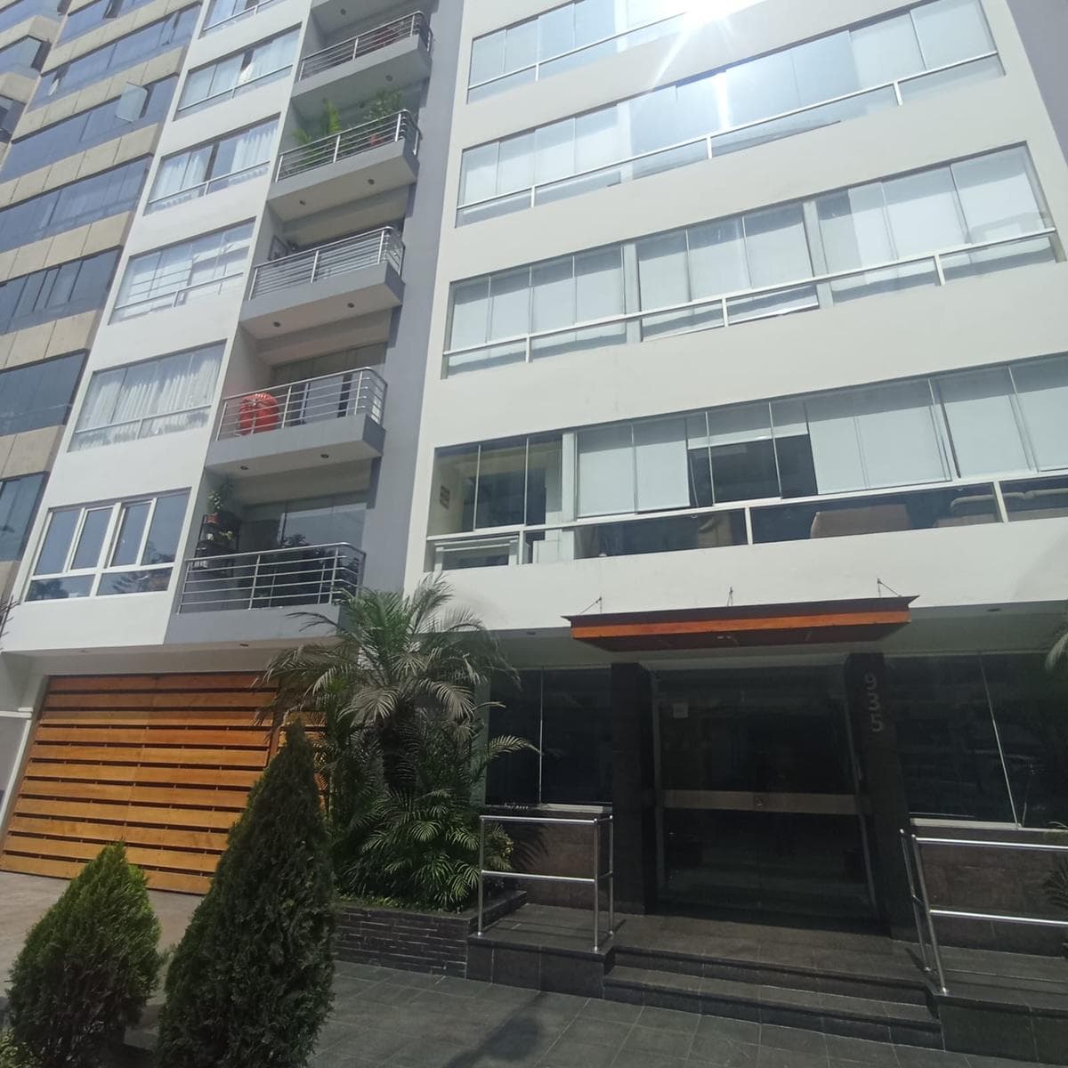 Se Alquila Dpto De 3 Dormitorios Vista A La Calle En Av. Pardo - 1