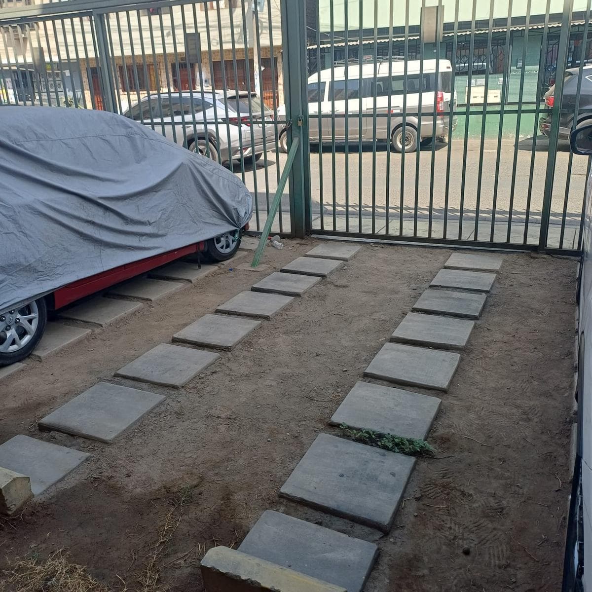 SE VENDE ESTACIONAMIENTO EN CONDOMINIO LOS CIPRESES Estacionamiento con frente a la calle SAN MARTIN DE PORRES - 1