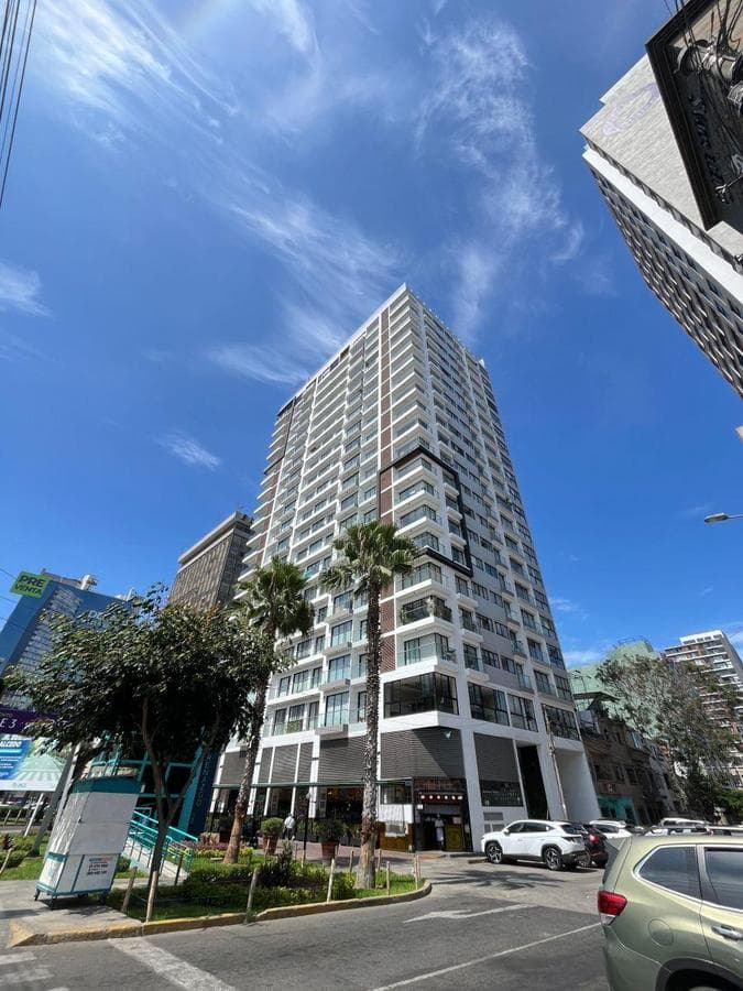 Departamento en venta en Lince cerca a San Isidro con balcón y áreas comunes - 1