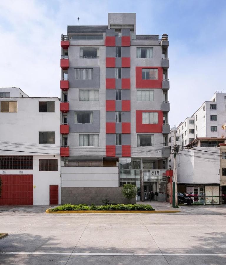 Dúplex en venta en Magdalena del Mar amplio con terraza y 5 dormitorios - 1