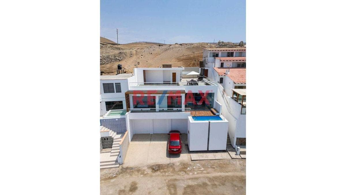 Casa de playa en venta en Toyo Seco con piscina, terraza y vista al mar - 1