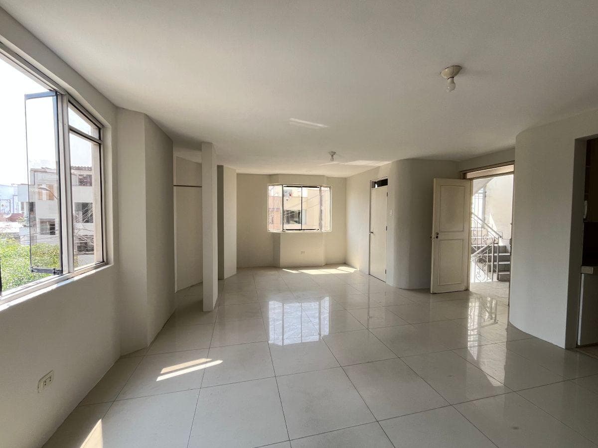 Departamento en venta en La Molina 3 dormitorios en zona residencial tranquila - 1
