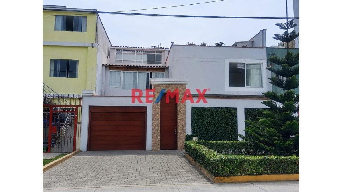 Amplia casa ubicada en Magdalena del Mar, en una de las zonas más residenciales y demandadas. - 1