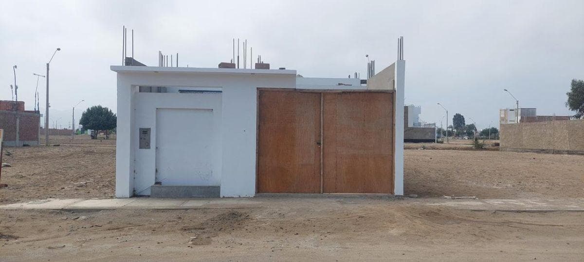 Casa en venta en Chilca en Alameda Lima Sur con licencia para 3 pisos y gran potencial - 1