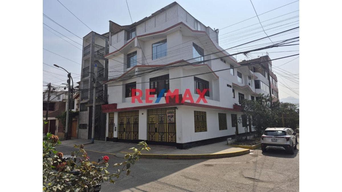 Casa Comercial En Venta En Los Olivos En Esquina Cerca A Panamericana Norte - 1