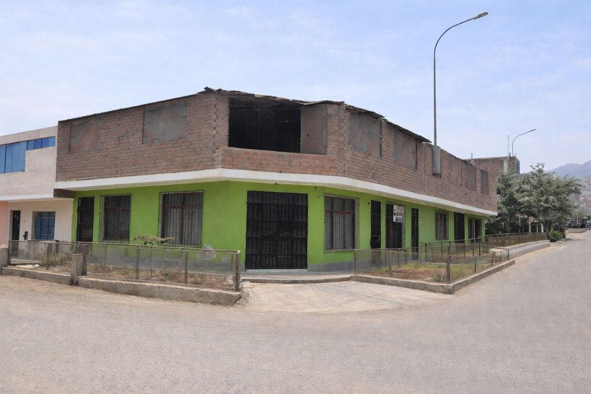 Casa en venta esquinera con potencial comercial ideal para negocio o multifamiliar - 1