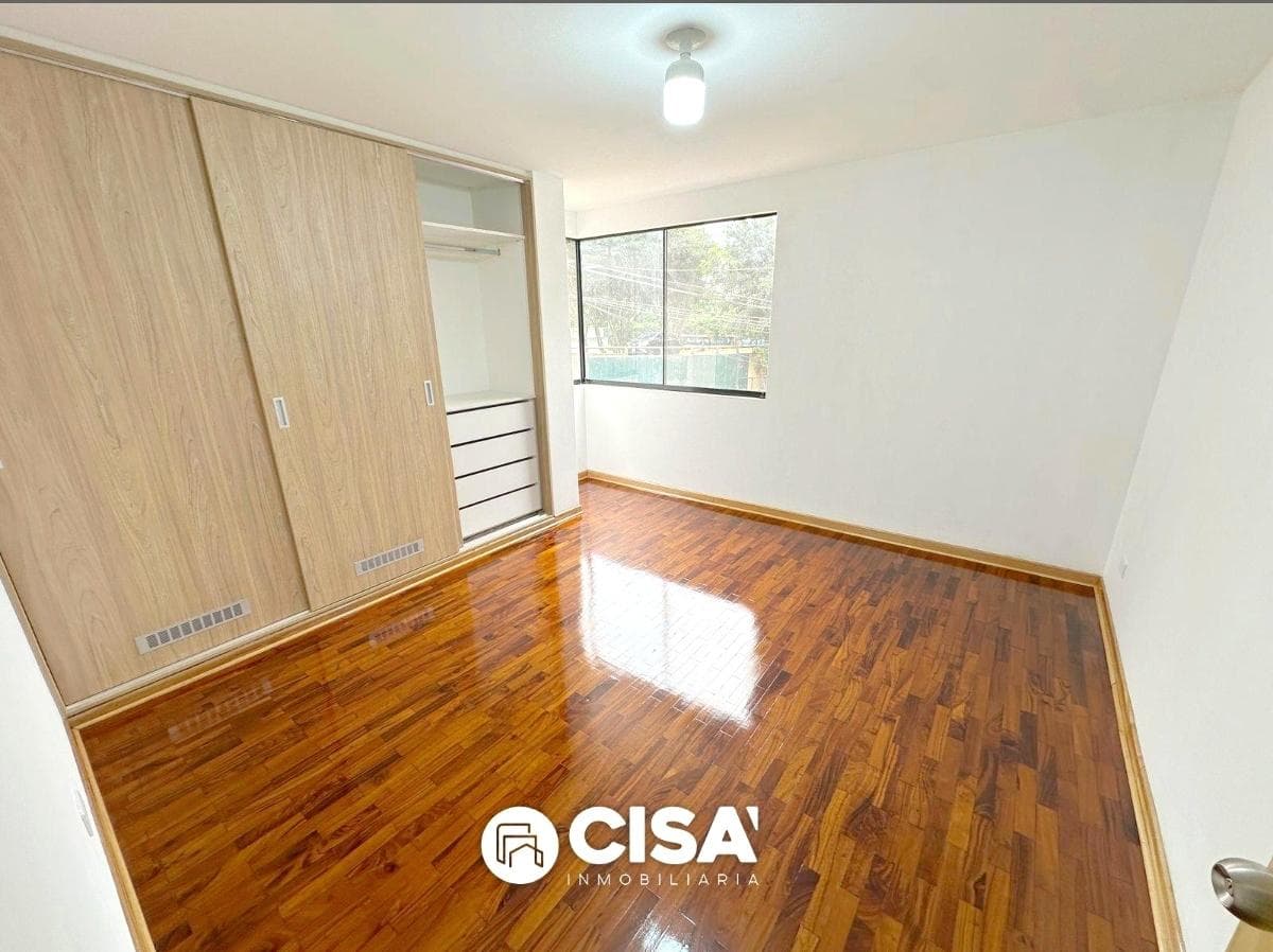 Venta de Casa Moderna de 3 pisos en San Borja, 312 m2, 5 hab, Cuarto servicio, 2 Cocheras / $490,000 - 1
