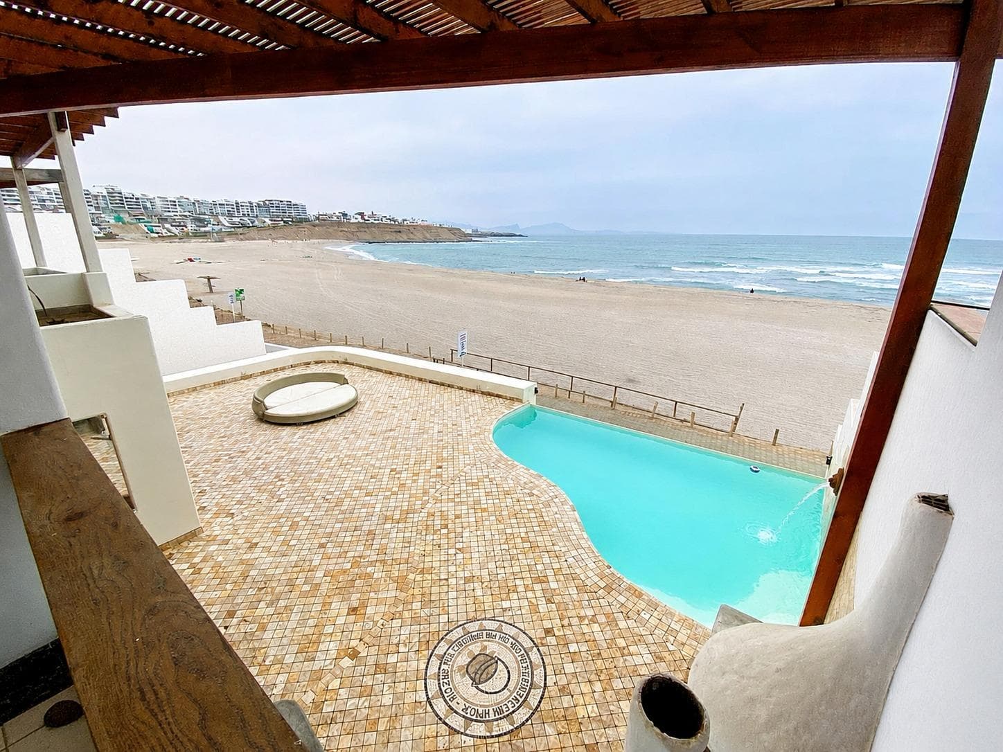 LINDA CASA EN VENTA ESTILO MEDITERRANEO CON UBICACION PRIVILEGIADA PUNTA HERMOSA - 1