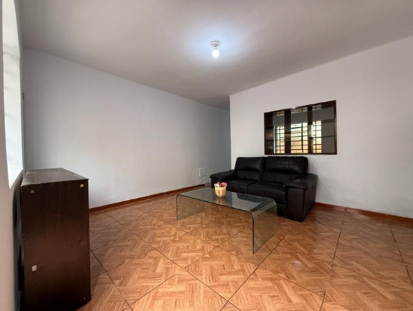 Se VENDE Departamento para vivienda o almacén en la ZONA COMERCIAL de LA VICTORIA - 1