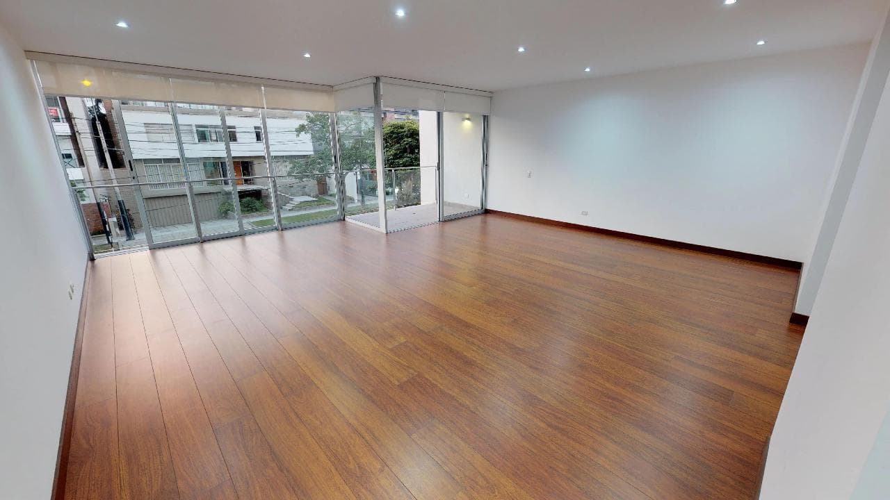 Duplex en 1er piso, con terraza y jardín. Mirasidro. 4 cocheras. - 1
