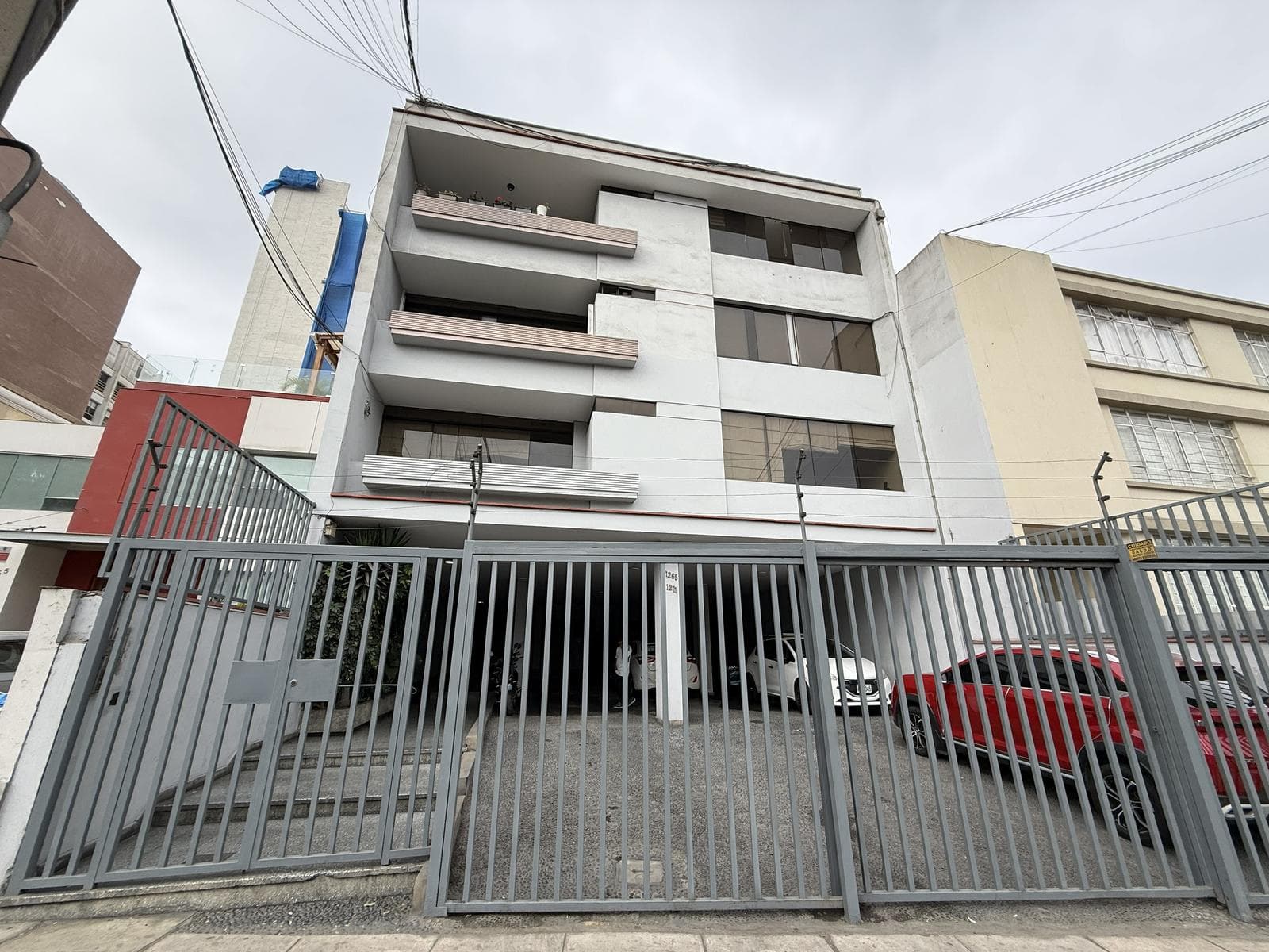 ALQUILO LOCAL COMERCIAL DE 350 M2 - AZOTEA - EN EDIFICO DE CORPORATIVO EN MIRAFLORES - 1
