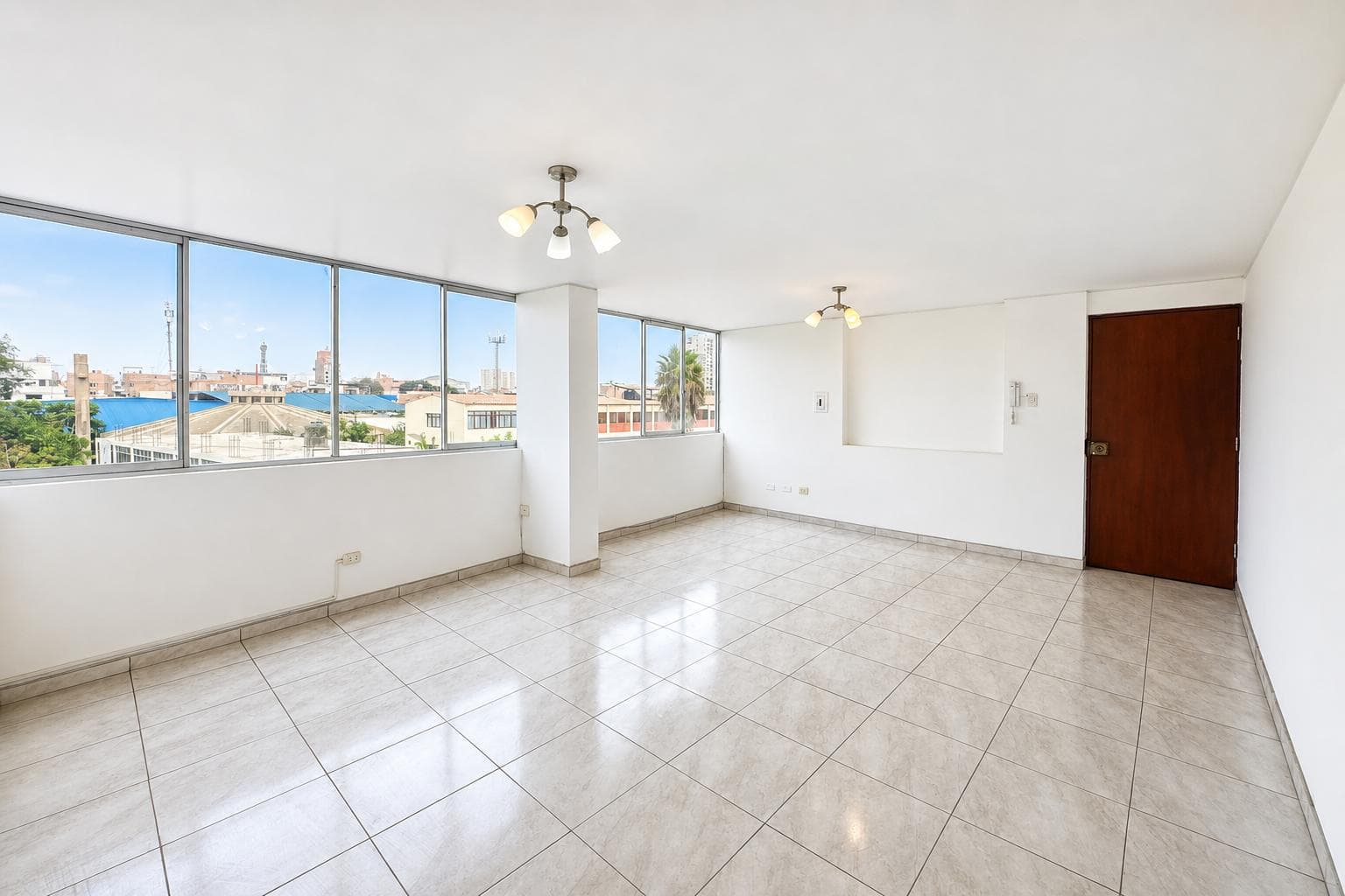 Alquiler Departamento 4to piso frente a Parque Cercado de Lima - 1